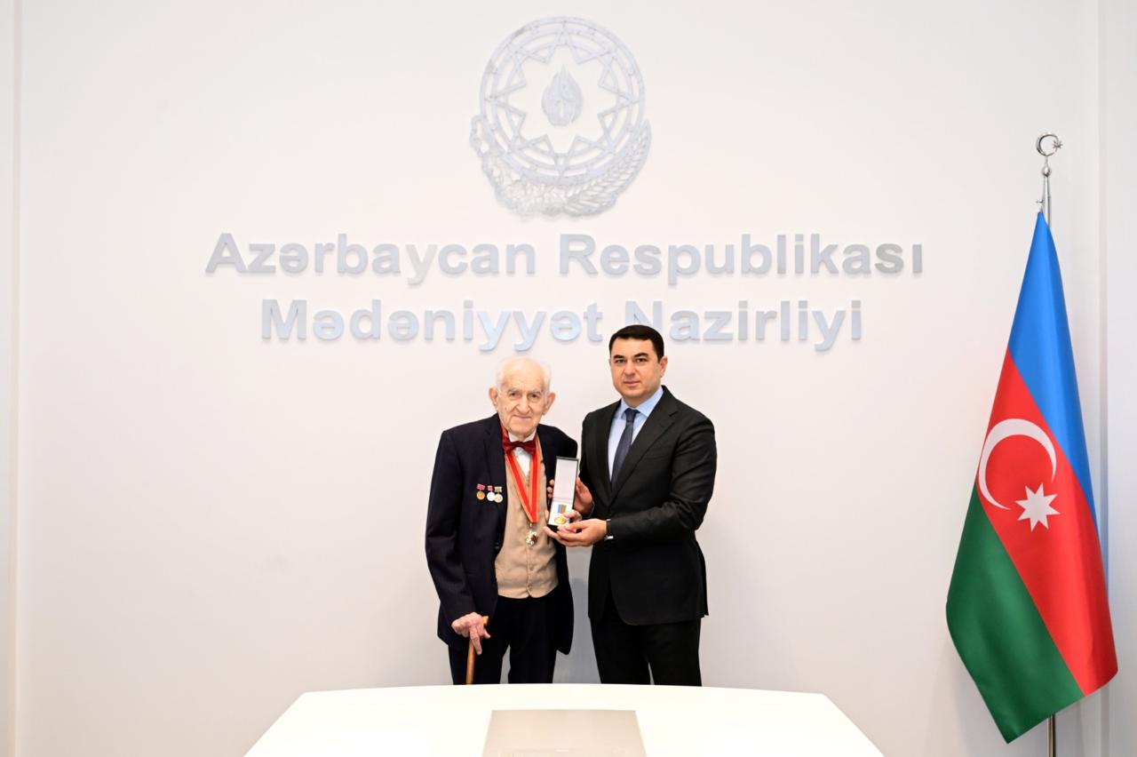 Mədəniyyət xadimlərinə dövlət təltifləri təqdim olunub (FOTO)