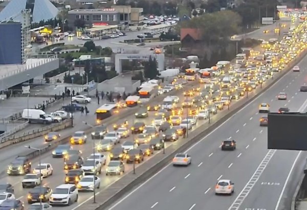 Bakının bir sıra yollarında tıxac var - SİYAHI