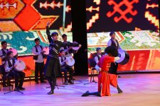 Leyla Əliyeva və Alena Əliyeva Uşaq İncəsənət Festivalının yekun mükafatlandırma mərasimində iştirak ediblər (FOTO)