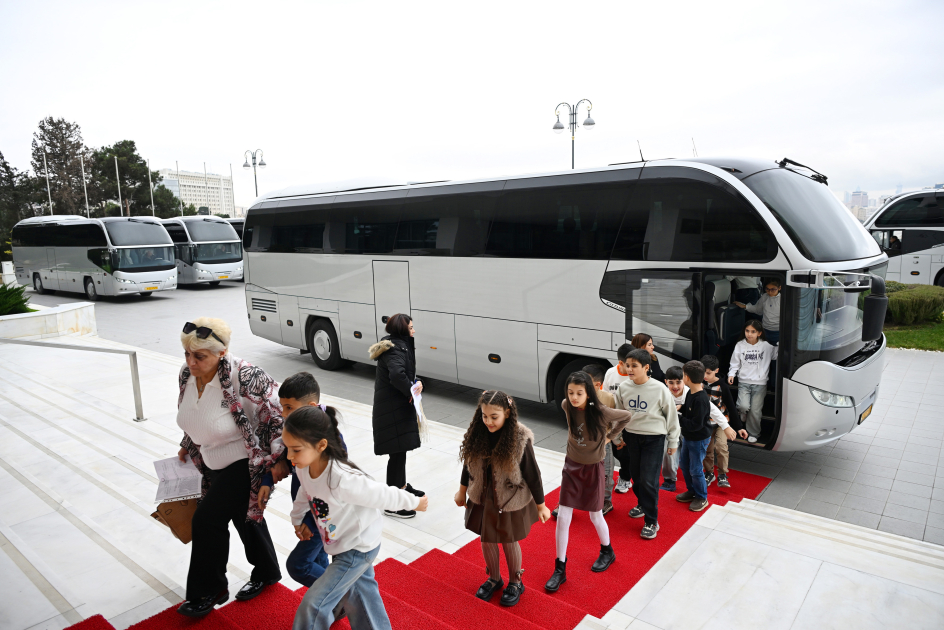 Heydər Əliyev Fondunun vitse-prezidenti Leyla Əliyeva, Arzu Əliyeva və Alena Əliyeva uşaqlar üçün təşkil olunan bayram şənliyində iştirak ediblər (FOTO)