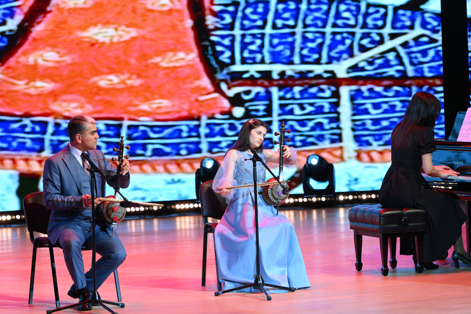 Leyla Əliyeva və Alena Əliyeva Uşaq İncəsənət Festivalının yekun mükafatlandırma mərasimində iştirak ediblər (FOTO)