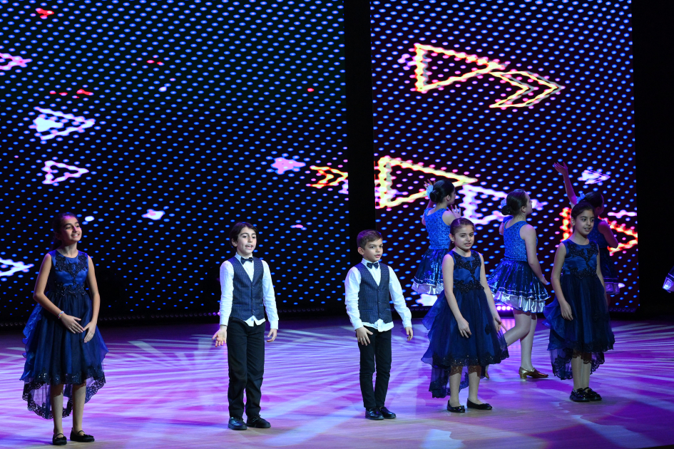 Leyla Əliyeva və Alena Əliyeva Uşaq İncəsənət Festivalının yekun mükafatlandırma mərasimində iştirak ediblər (FOTO)