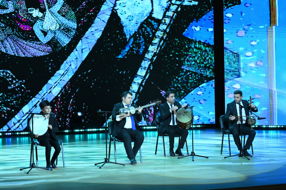 Leyla Əliyeva və Alena Əliyeva Uşaq İncəsənət Festivalının yekun mükafatlandırma mərasimində iştirak ediblər (FOTO)