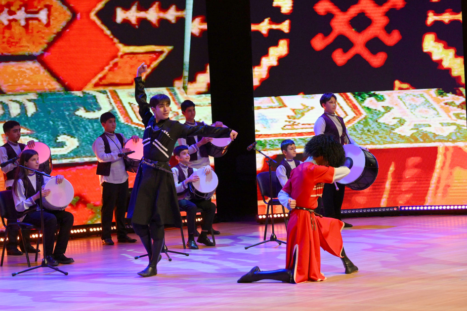 Leyla Əliyeva və Alena Əliyeva Uşaq İncəsənət Festivalının yekun mükafatlandırma mərasimində iştirak ediblər (FOTO)