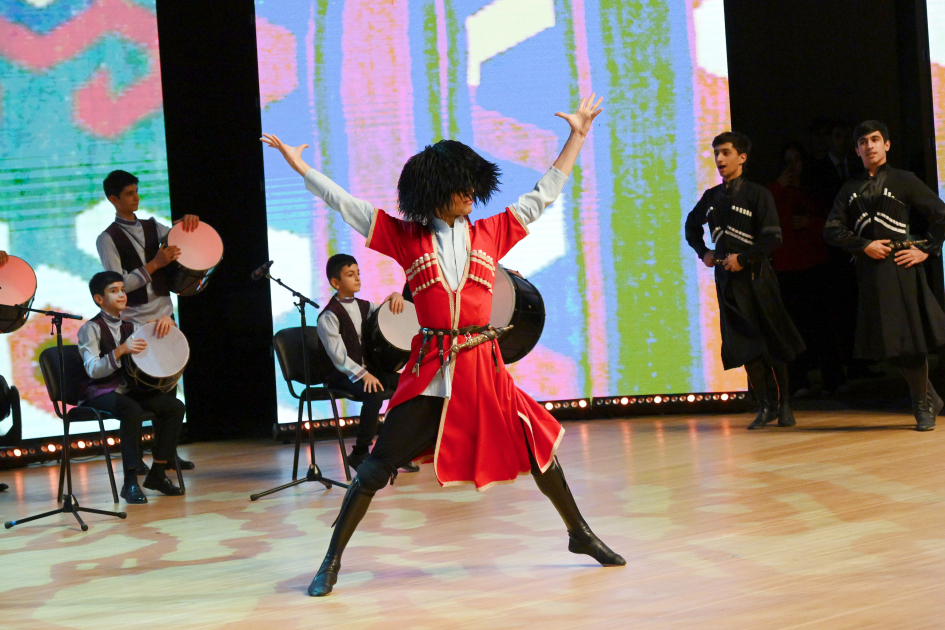 Leyla Əliyeva və Alena Əliyeva Uşaq İncəsənət Festivalının yekun mükafatlandırma mərasimində iştirak ediblər (FOTO)