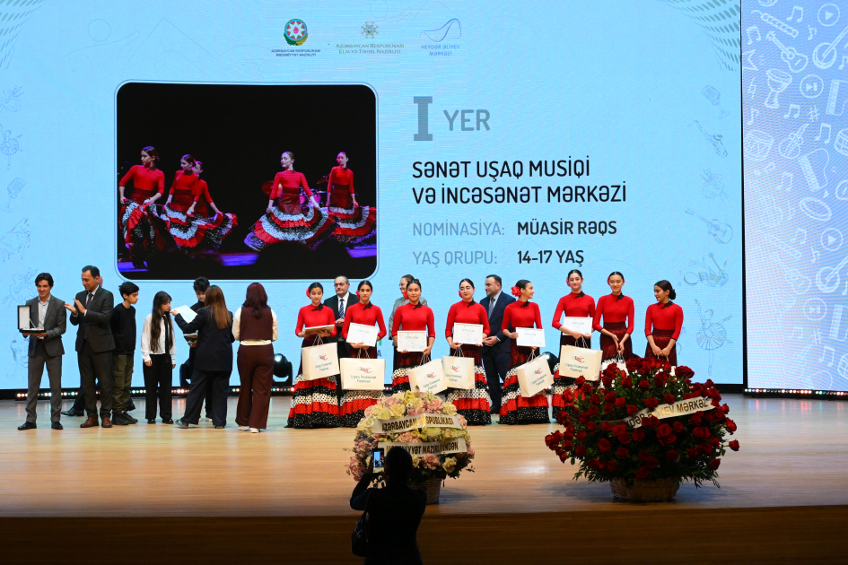 Leyla Əliyeva və Alena Əliyeva Uşaq İncəsənət Festivalının yekun mükafatlandırma mərasimində iştirak ediblər (FOTO)