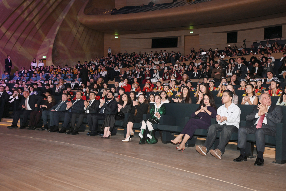Leyla Əliyeva və Alena Əliyeva Uşaq İncəsənət Festivalının yekun mükafatlandırma mərasimində iştirak ediblər (FOTO)