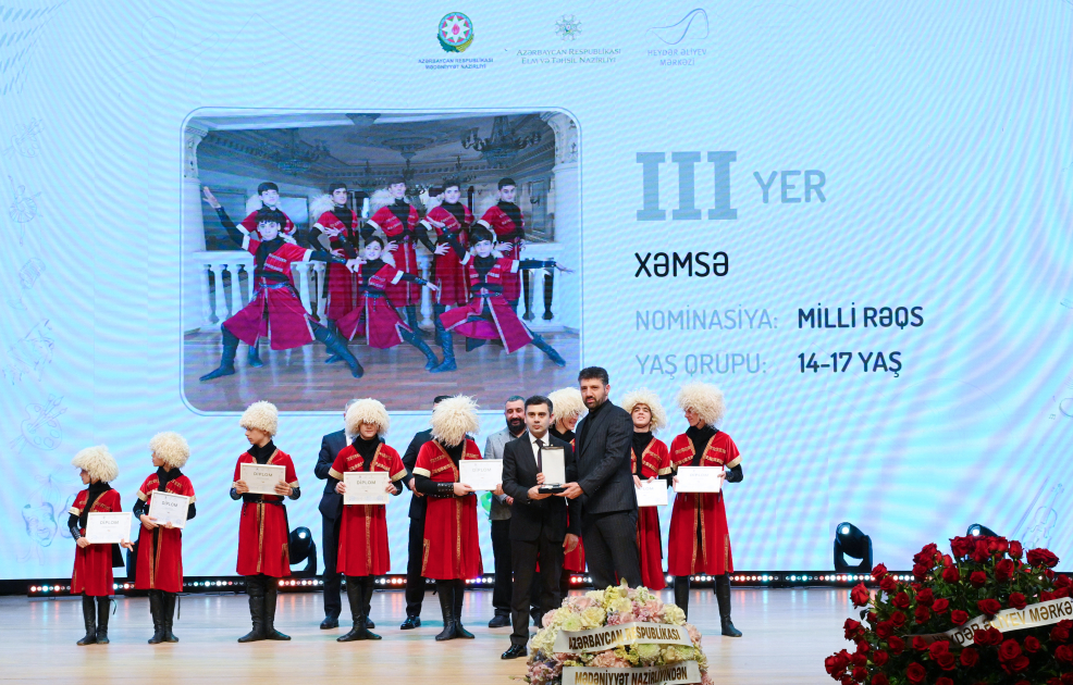 Leyla Əliyeva və Alena Əliyeva Uşaq İncəsənət Festivalının yekun mükafatlandırma mərasimində iştirak ediblər (FOTO)