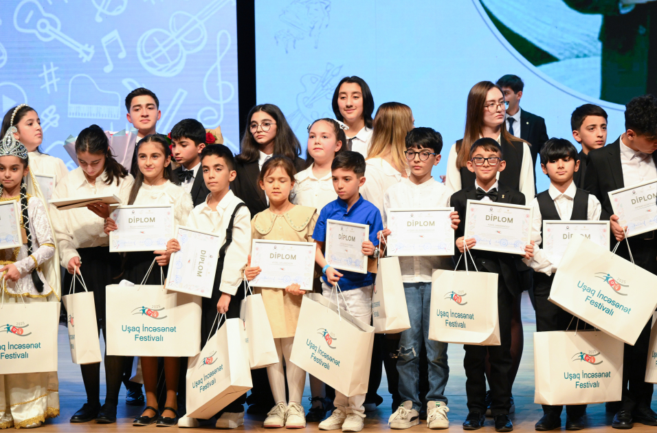 Leyla Əliyeva və Alena Əliyeva Uşaq İncəsənət Festivalının yekun mükafatlandırma mərasimində iştirak ediblər (FOTO)