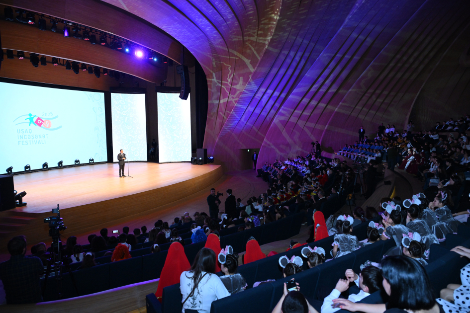 Leyla Əliyeva və Alena Əliyeva Uşaq İncəsənət Festivalının yekun mükafatlandırma mərasimində iştirak ediblər (FOTO)