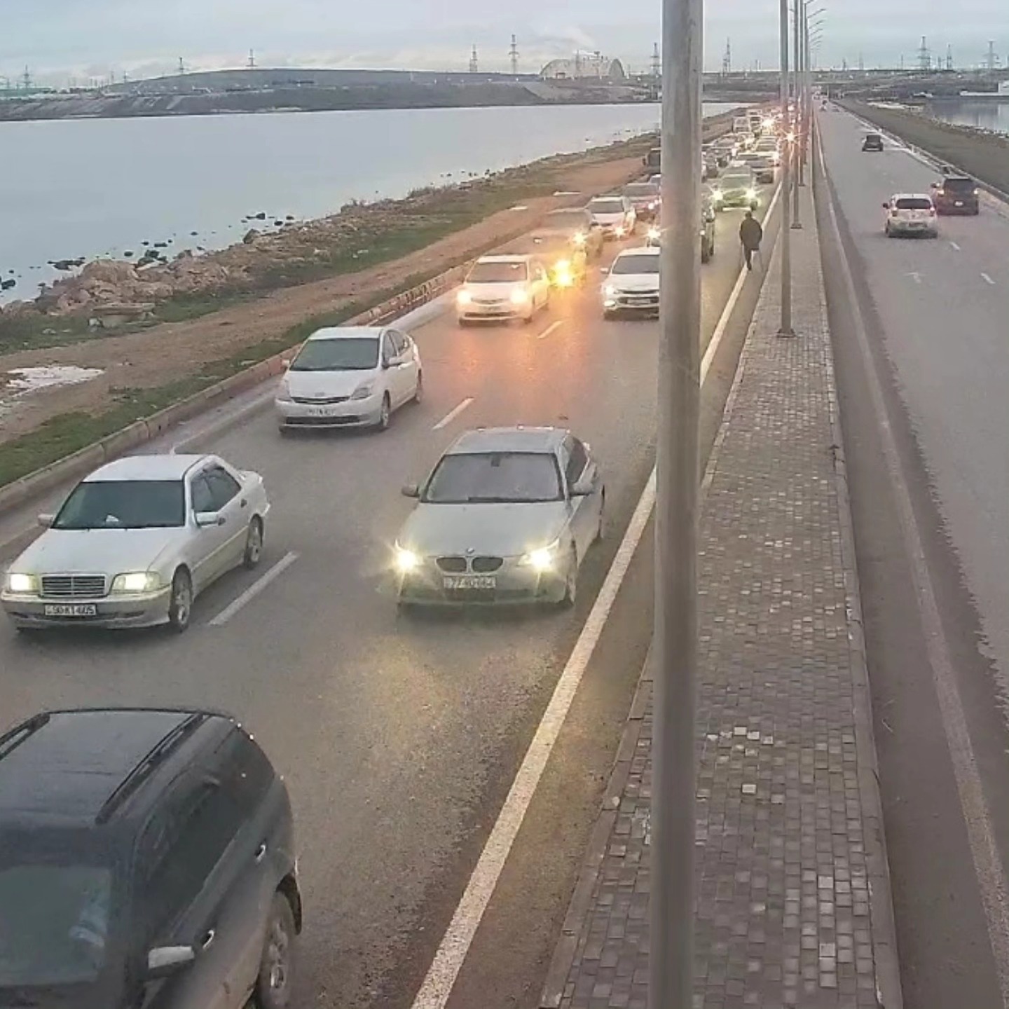 Sürücülərin NƏZƏRİNƏ: Paytaxtın bir sıra yollarında tıxac var - SİYAHI (FOTO)