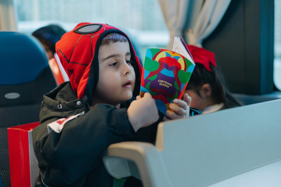 Heydər Əliyev Fondunun vitse-prezidenti Leyla Əliyevanın təşəbbüsü ilə xüsusi qayğıya ehtiyacı olan uşaqlar üçün “Cırtdan Meqa Şousu” təşkil olunub (FOTO)