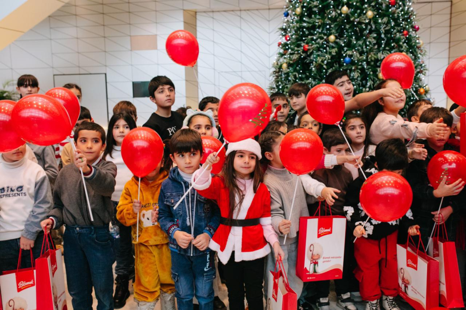 Heydər Əliyev Fondunun vitse-prezidenti Leyla Əliyevanın təşəbbüsü ilə xüsusi qayğıya ehtiyacı olan uşaqlar üçün “Cırtdan Meqa Şousu” təşkil olunub (FOTO)