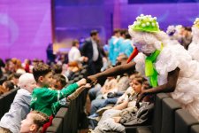 Heydər Əliyev Fondunun vitse-prezidenti Leyla Əliyevanın təşəbbüsü ilə xüsusi qayğıya ehtiyacı olan uşaqlar üçün “Cırtdan Meqa Şousu” təşkil olunub (FOTO)