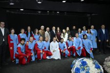 Heydər Əliyev Fondunun vitse-prezidenti Leyla Əliyeva və Alena Əliyeva “Romeo və Cülyetta” tamaşasını izləyiblər (FOTO)