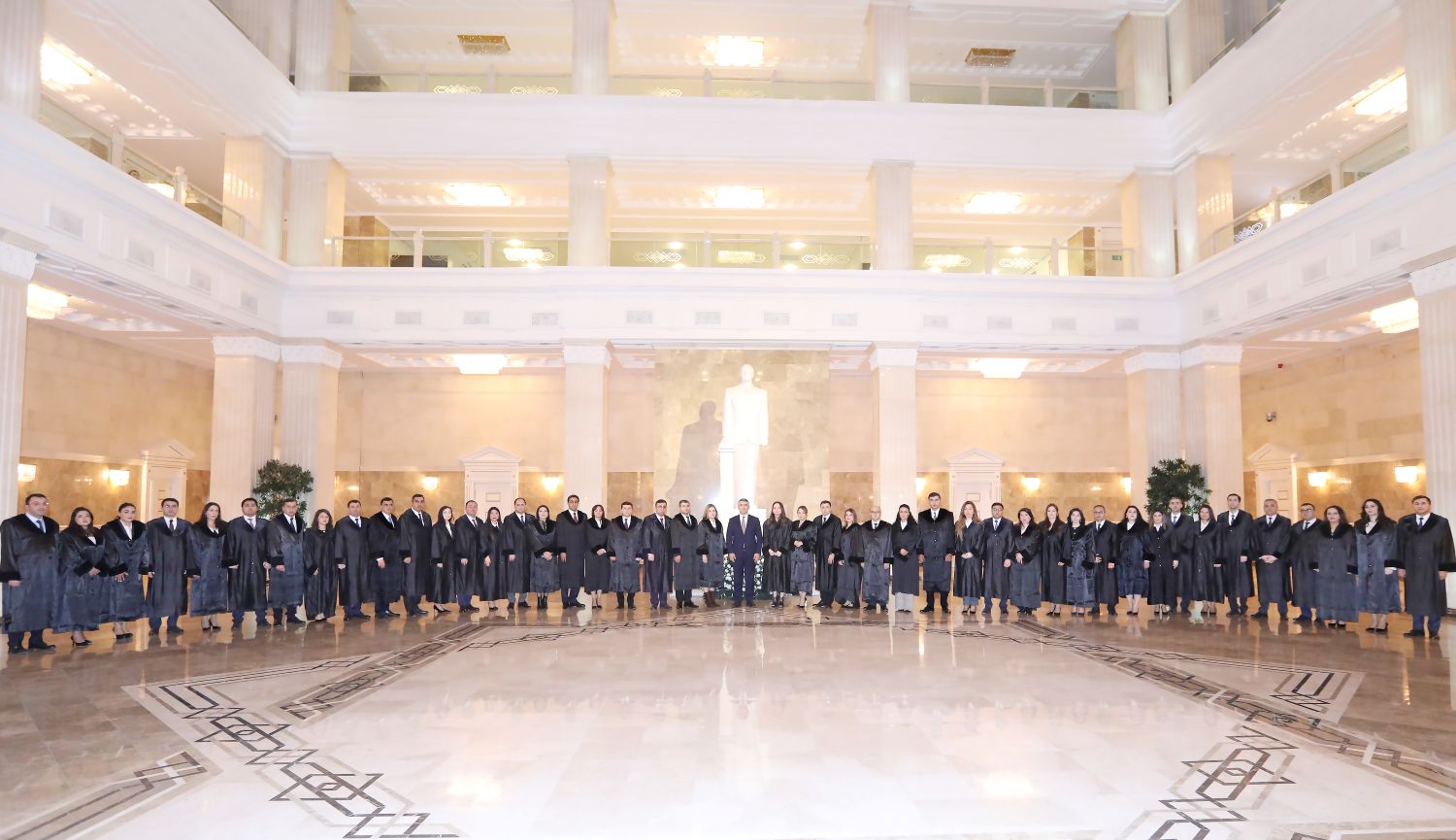 Yeni təyin olunan 45 hakim Ali Məhkəmədə and içib (FOTO)