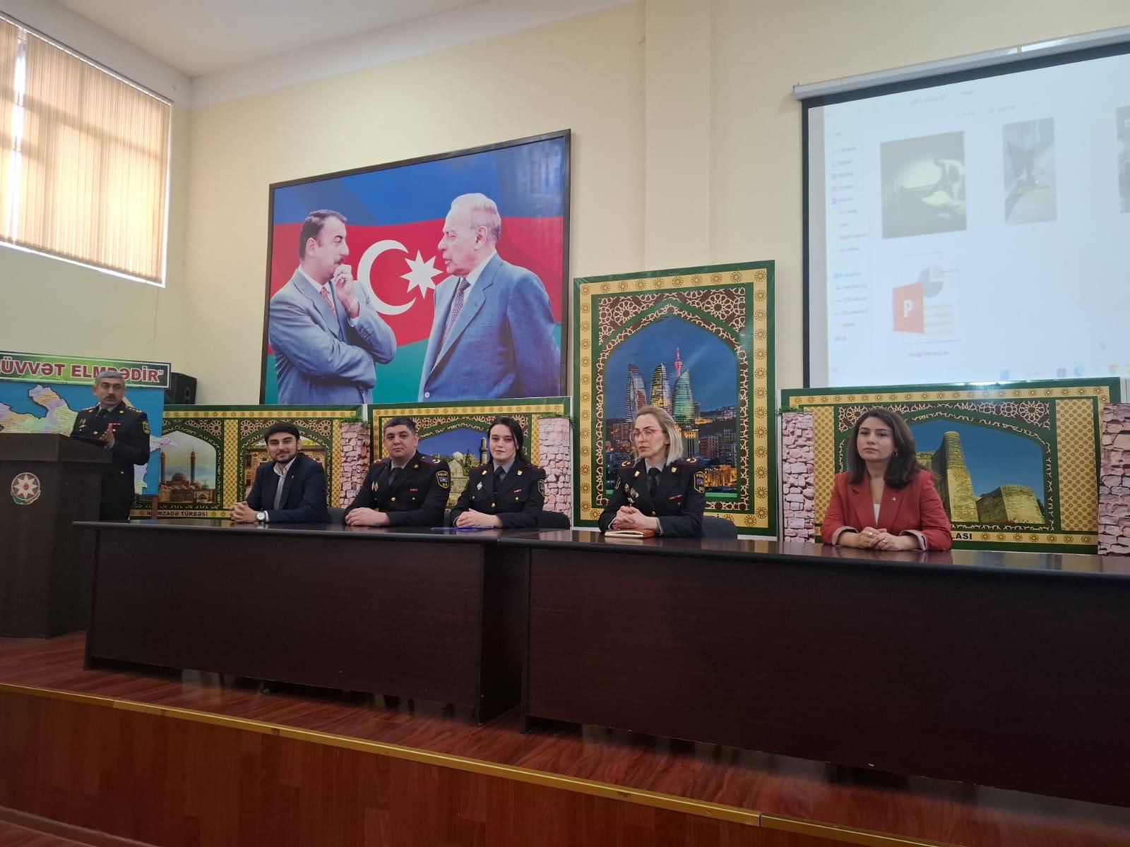 Polis Nəsimi rayonunda məktəblilərlə görüş keçirib (FOTO)