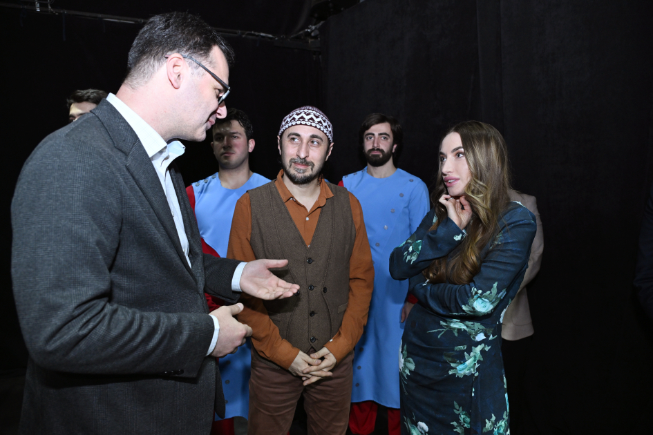 Heydər Əliyev Fondunun vitse-prezidenti Leyla Əliyeva və Alena Əliyeva “Romeo və Cülyetta” tamaşasını izləyiblər (FOTO)