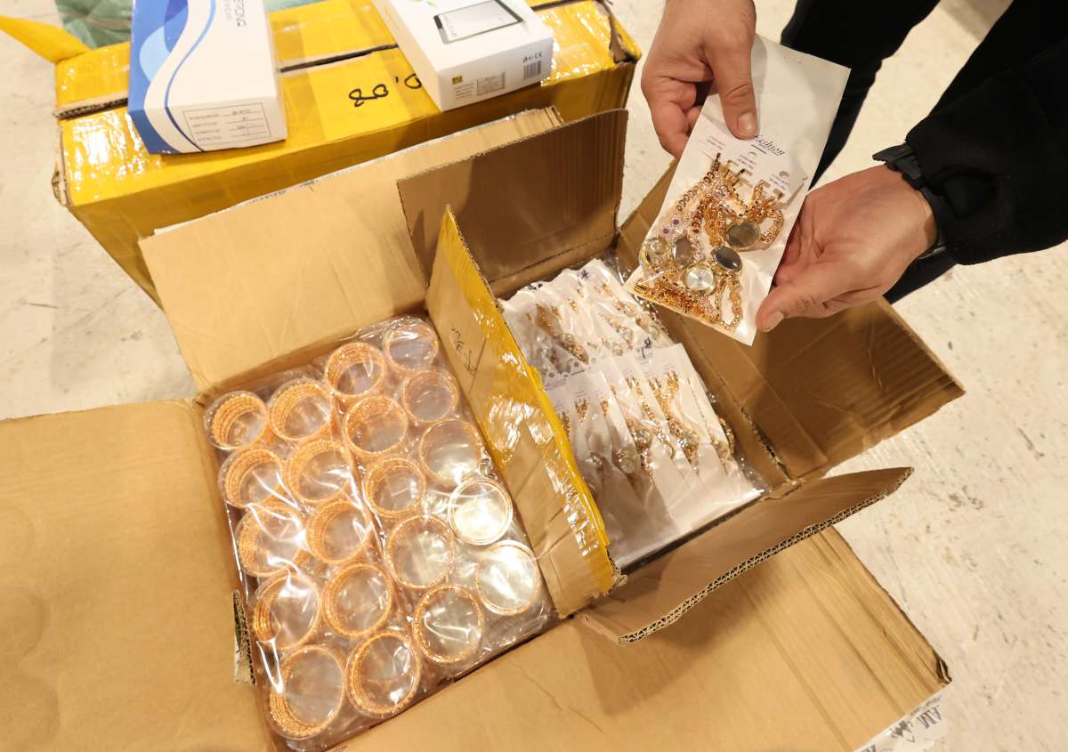 “Uşaq oyuncaqları” yükündən bəyan olunmayan mallar aşkar edildi (FOTO)