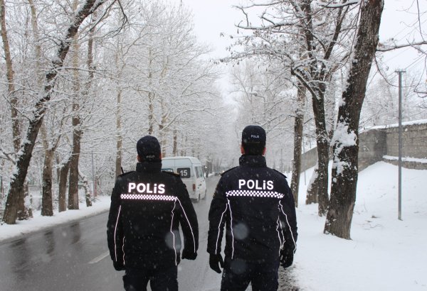 DİN əməkdaşları hava şəraiti ilə əlaqədar gücləndirilmiş rejimdə xidmət aparırlar (FOTO)