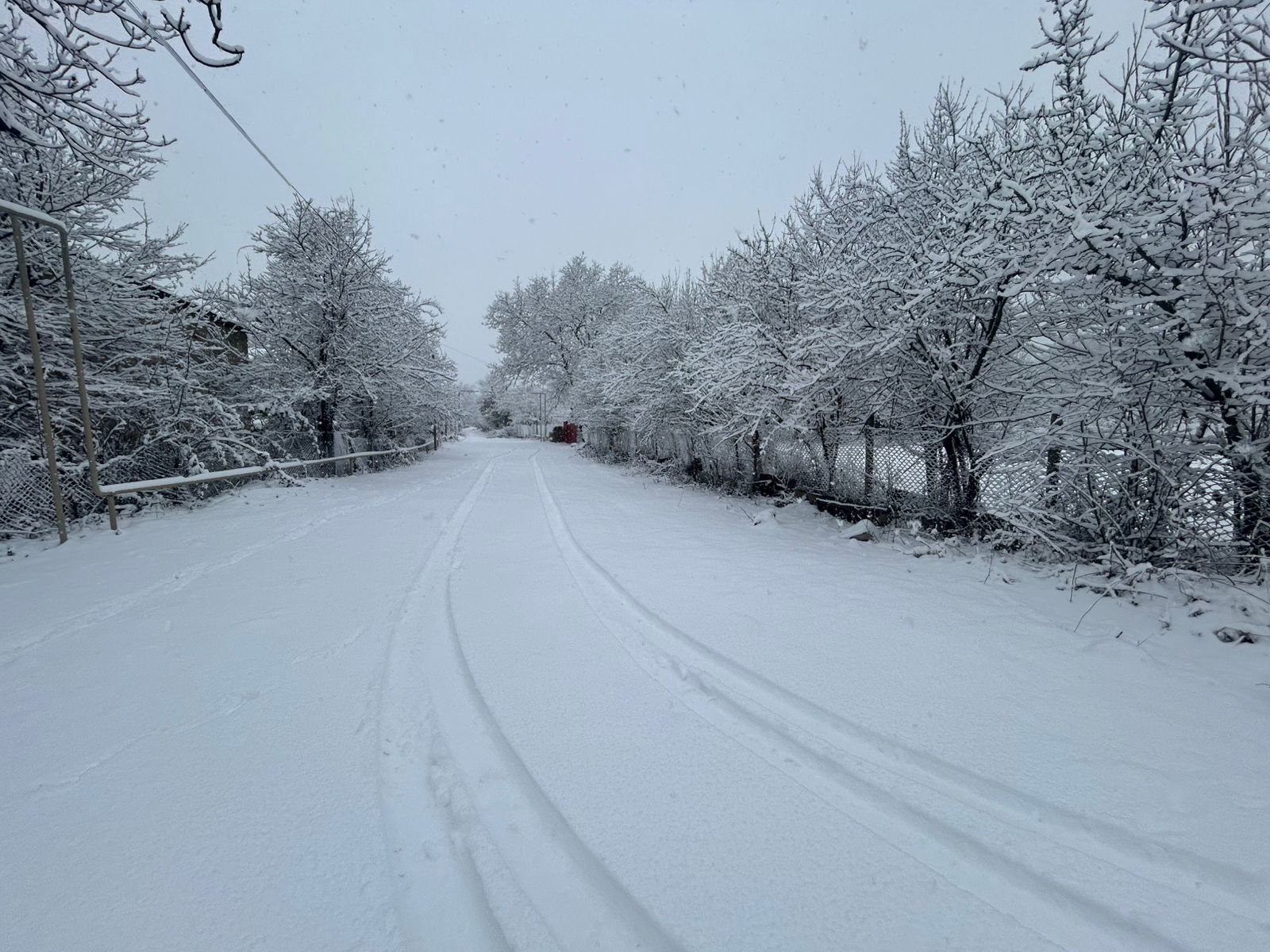 Ağdərədə yollar xüsusi texnikalarla təmizlənir (FOTO)