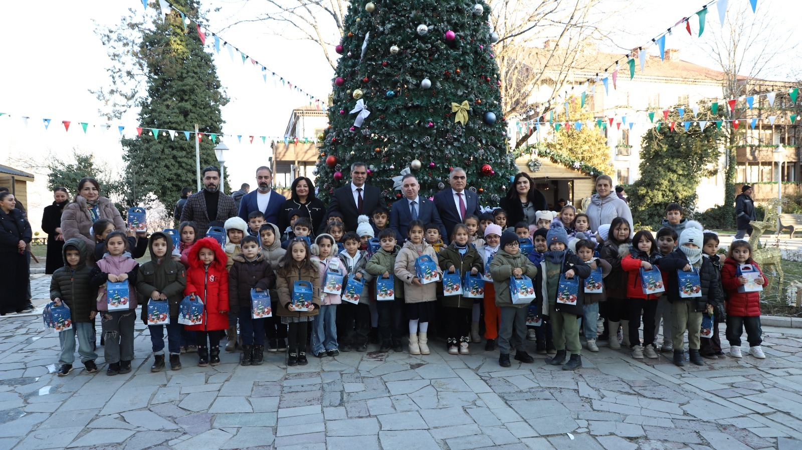 AHİK uşaqlar üçün bayram şənlikləri təşkil edib (FOTO)