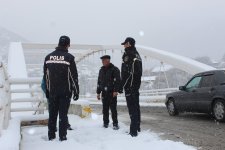 DİN əməkdaşları hava şəraiti ilə əlaqədar gücləndirilmiş rejimdə xidmət aparırlar (FOTO)