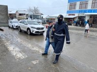 DİN əməkdaşları hava şəraiti ilə əlaqədar gücləndirilmiş rejimdə xidmət aparırlar (FOTO)