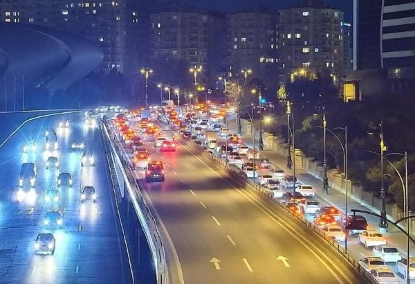 Metronun "Koroğlu" stansiyası istiqamətində sıxlıq yaranıb (FOTO)