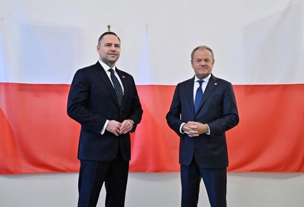 Polşa prezidenti və baş naziri arasında sosial şəbəkədə mübahisə yaranıb