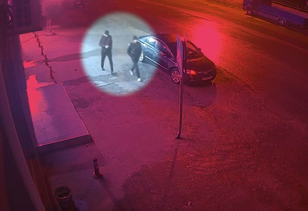 Qara maska ilə kamuflyaj olunaraq mağazadan oğurluq edən əmioğluları saxlanıldı