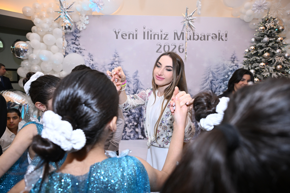 Heydər Əliyev Fondunun vitse-prezidenti Leyla Əliyeva, Bakı Media Mərkəzinin rəhbəri Arzu Əliyeva və Alena Əliyeva xüsusi qayğıya ehtiyacı olan uşaqlar üçün təşkil olunan bayram şənliyində iştirak ediblər (FOTO)