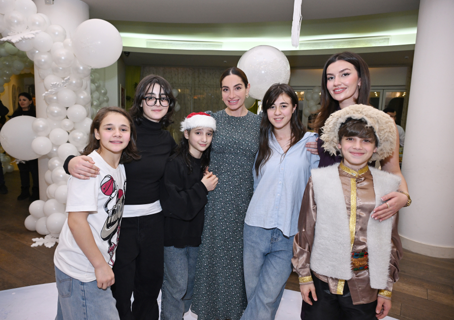 Heydər Əliyev Fondunun vitse-prezidenti Leyla Əliyeva, Bakı Media Mərkəzinin rəhbəri Arzu Əliyeva və Alena Əliyeva xüsusi qayğıya ehtiyacı olan uşaqlar üçün təşkil olunan bayram şənliyində iştirak ediblər (FOTO)