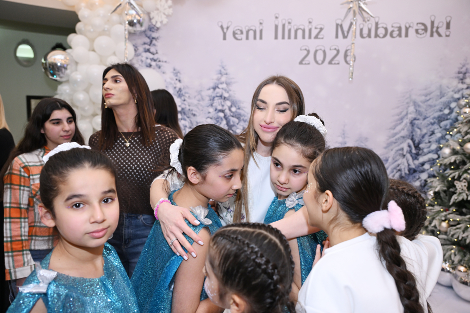 Heydər Əliyev Fondunun vitse-prezidenti Leyla Əliyeva, Bakı Media Mərkəzinin rəhbəri Arzu Əliyeva və Alena Əliyeva xüsusi qayğıya ehtiyacı olan uşaqlar üçün təşkil olunan bayram şənliyində iştirak ediblər (FOTO)