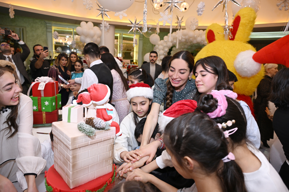 Heydər Əliyev Fondunun vitse-prezidenti Leyla Əliyeva, Bakı Media Mərkəzinin rəhbəri Arzu Əliyeva və Alena Əliyeva xüsusi qayğıya ehtiyacı olan uşaqlar üçün təşkil olunan bayram şənliyində iştirak ediblər (FOTO)