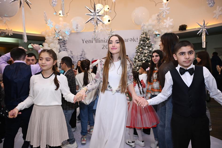 Heydər Əliyev Fondunun vitse-prezidenti Leyla Əliyeva, Bakı Media Mərkəzinin rəhbəri Arzu Əliyeva və Alena Əliyeva xüsusi qayğıya ehtiyacı olan uşaqlar üçün təşkil olunan bayram şənliyində iştirak ediblər (FOTO)