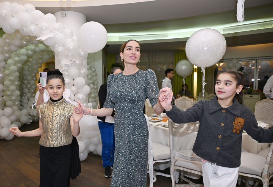 Heydər Əliyev Fondunun vitse-prezidenti Leyla Əliyeva, Bakı Media Mərkəzinin rəhbəri Arzu Əliyeva və Alena Əliyeva xüsusi qayğıya ehtiyacı olan uşaqlar üçün təşkil olunan bayram şənliyində iştirak ediblər (FOTO)