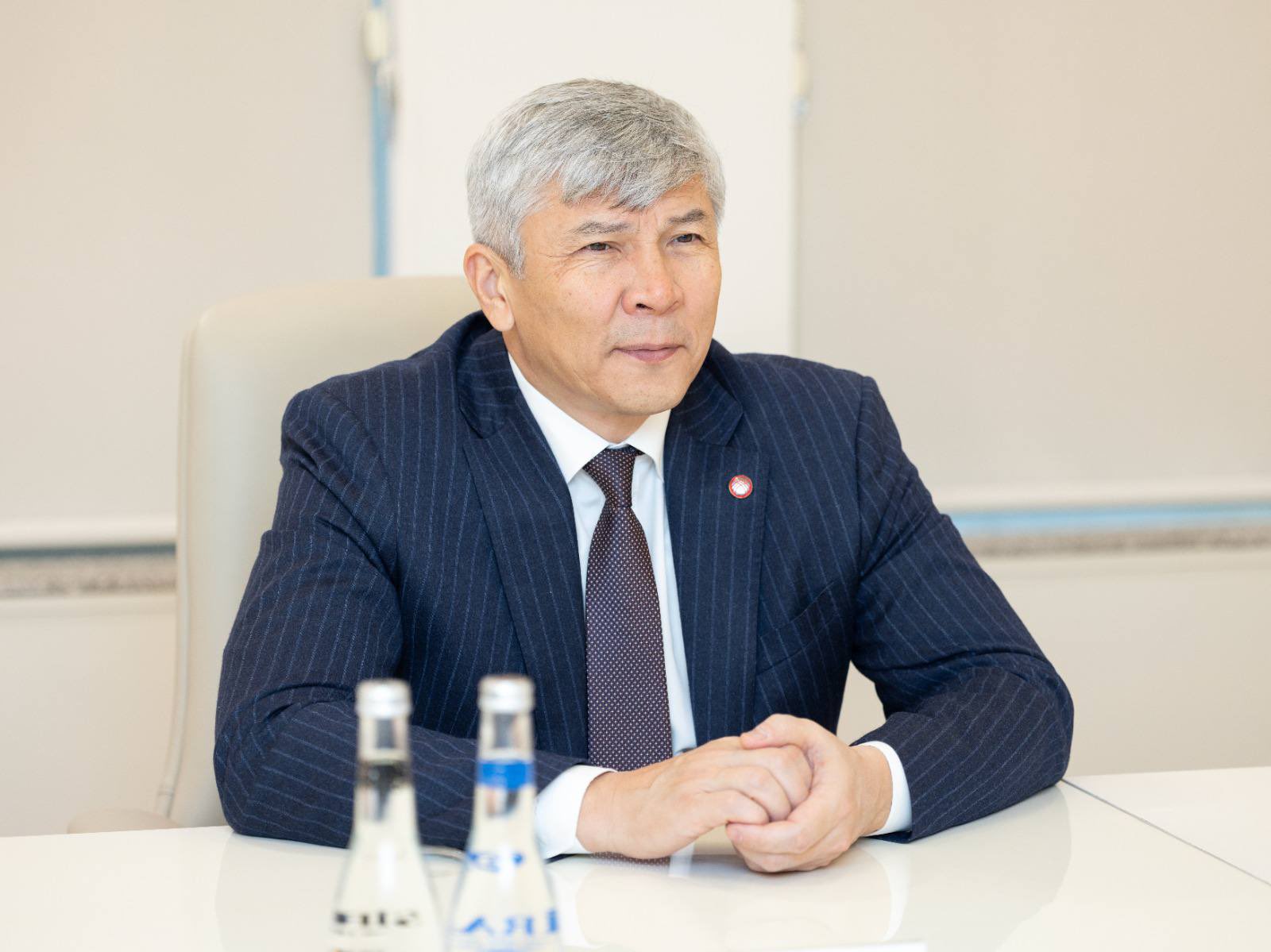 Azərbaycan və Qırğızıstan şəhərsalma-memarlıq sahəsində əməkdaşlıq məsələlərini müzakirə ediblər (FOTO)