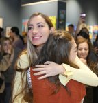 Bakı Media Mərkəzinin rəhbəri Arzu Əliyeva və Alena Əliyeva “Rənglərdə yaşanan 10 il” mövzusunda keçirilən sərgidə iştirak ediblər (FOTO)