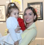 Bakı Media Mərkəzinin rəhbəri Arzu Əliyeva və Alena Əliyeva “Rənglərdə yaşanan 10 il” mövzusunda keçirilən sərgidə iştirak ediblər (FOTO)