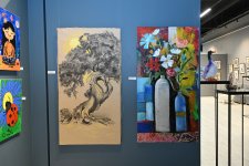 Bakı Media Mərkəzinin rəhbəri Arzu Əliyeva və Alena Əliyeva “Rənglərdə yaşanan 10 il” mövzusunda keçirilən sərgidə iştirak ediblər (FOTO)