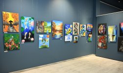 Bakı Media Mərkəzinin rəhbəri Arzu Əliyeva və Alena Əliyeva “Rənglərdə yaşanan 10 il” mövzusunda keçirilən sərgidə iştirak ediblər (FOTO)