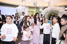Heydər Əliyev Fondunun vitse-prezidenti Leyla Əliyeva, Bakı Media Mərkəzinin rəhbəri Arzu Əliyeva və Alena Əliyeva xüsusi qayğıya ehtiyacı olan uşaqlar üçün təşkil olunan bayram şənliyində iştirak ediblər (FOTO)