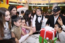 Heydər Əliyev Fondunun vitse-prezidenti Leyla Əliyeva, Bakı Media Mərkəzinin rəhbəri Arzu Əliyeva və Alena Əliyeva xüsusi qayğıya ehtiyacı olan uşaqlar üçün təşkil olunan bayram şənliyində iştirak ediblər (FOTO)