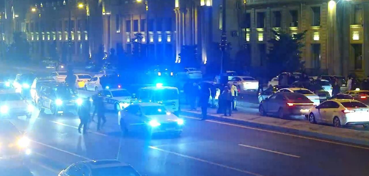 Metronun "Koroğlu" stansiyası istiqamətində sıxlıq yaranıb (FOTO)