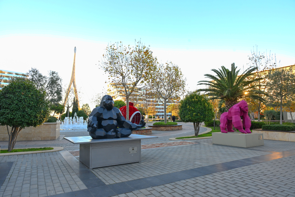 Prezident İlham Əliyev və Birinci xanım Mehriban Əliyeva “Bakı Ağ Şəhər”də olublar (FOTO) (YENİLƏNİB)