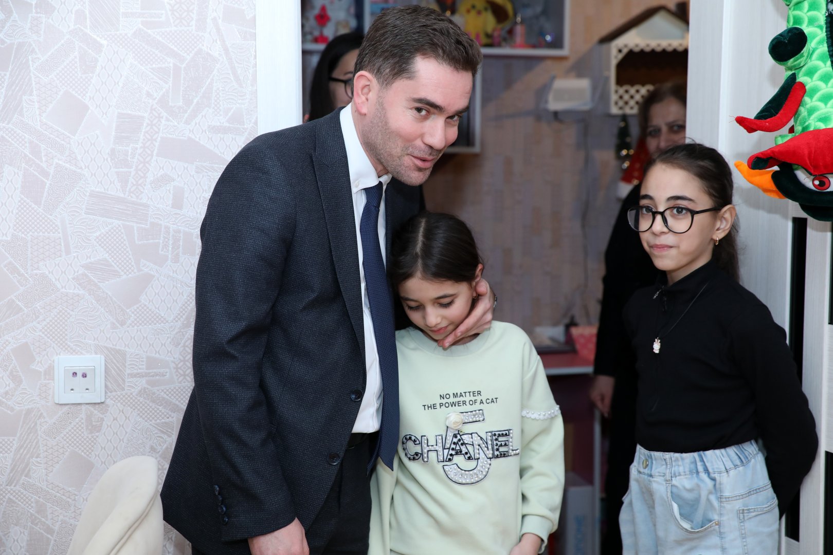 “PAŞA Holding” şəhid övladlarına bayram sovqatları çatdırır (FOTO)