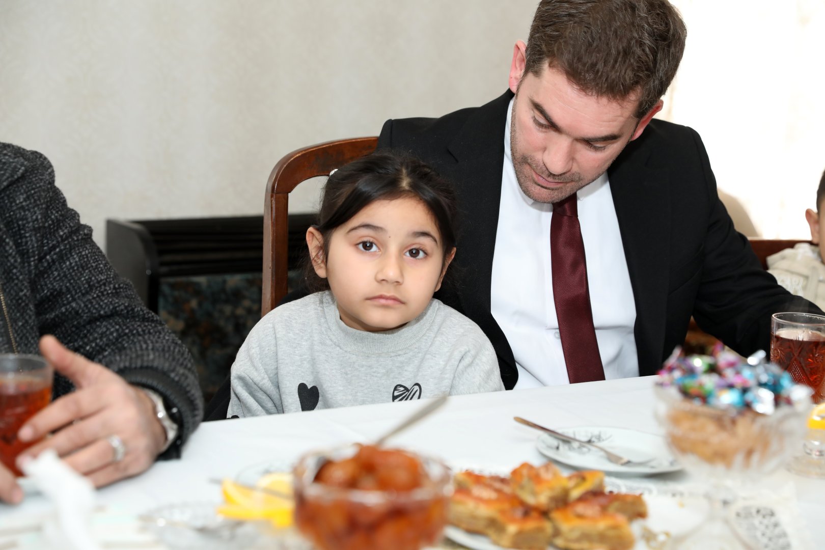 “PAŞA Holding” şəhid övladlarına bayram sovqatları çatdırır (FOTO)