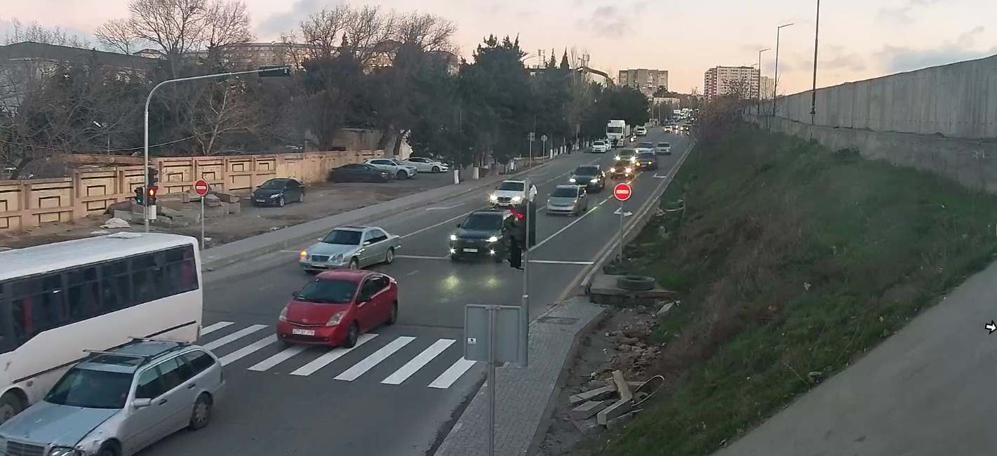 Binəqədidə yeni svetoforlar quraşdırılıb (FOTO)