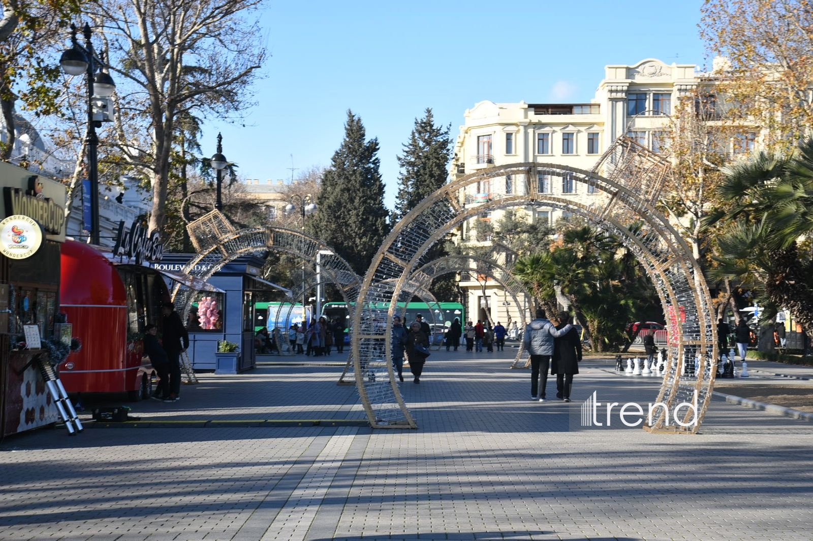 Bakı Yeni il ərəfəsində (FOTOREPORTAJ)